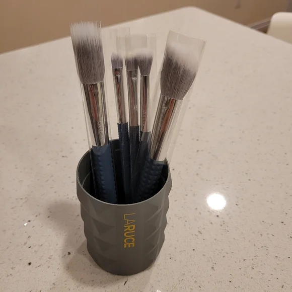 LARUCE Christine 5-Piece Makeup Brush Set - Picture 4 of 6